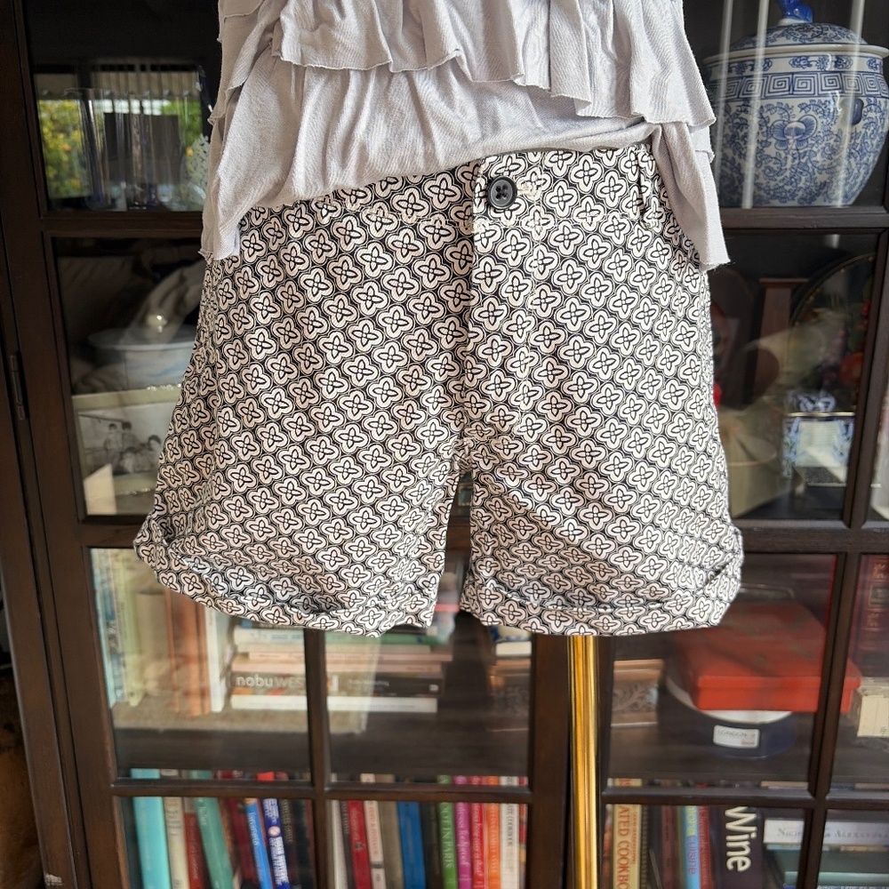 Banana Republic, Contemporary Floral Shorts, size 4